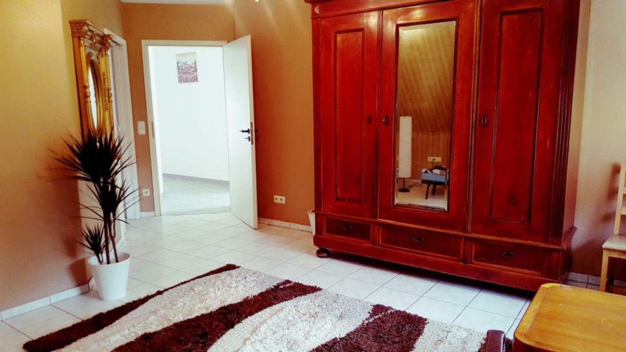 White House 'privatzimmer' * City Airport Mannheim