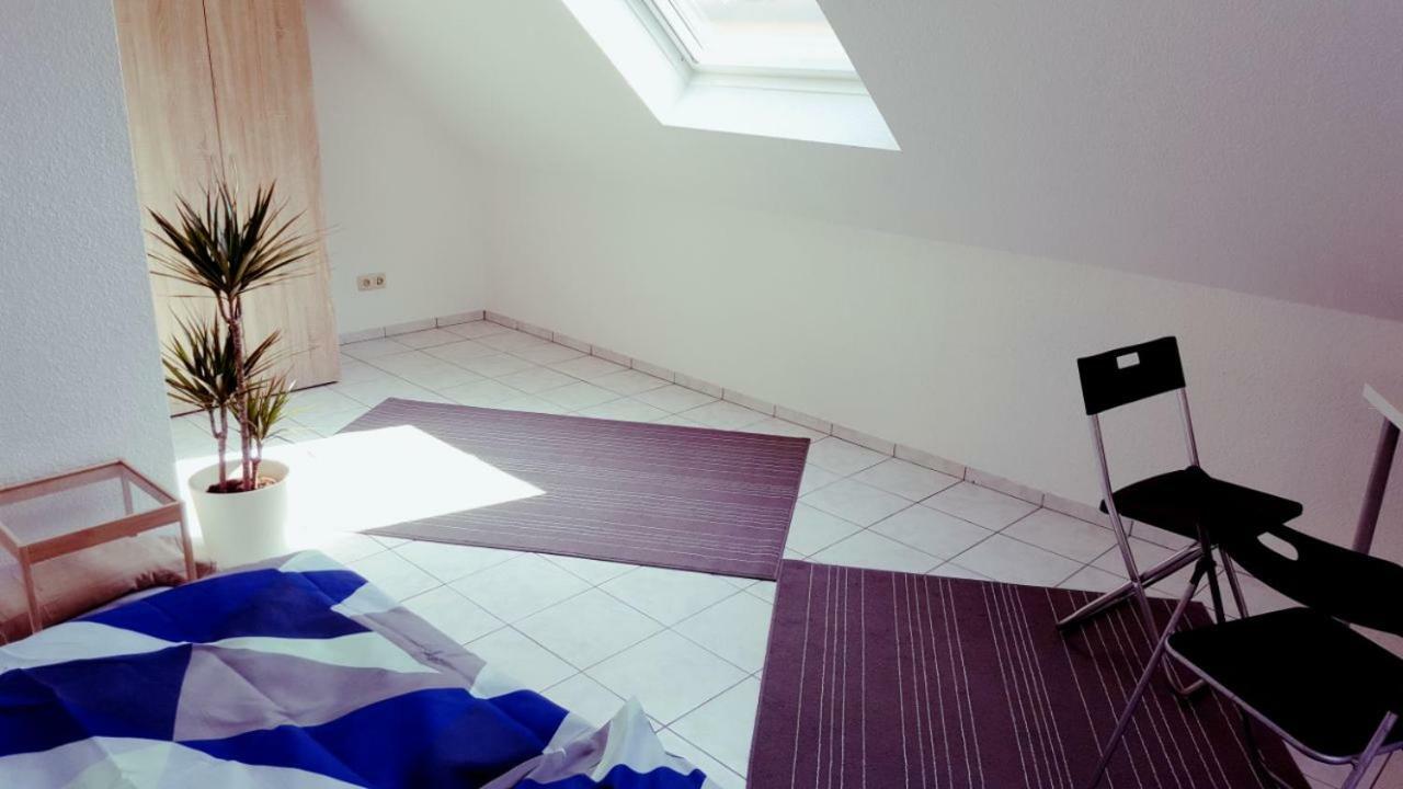 White House 'privatzimmer' * City Airport Mannheim