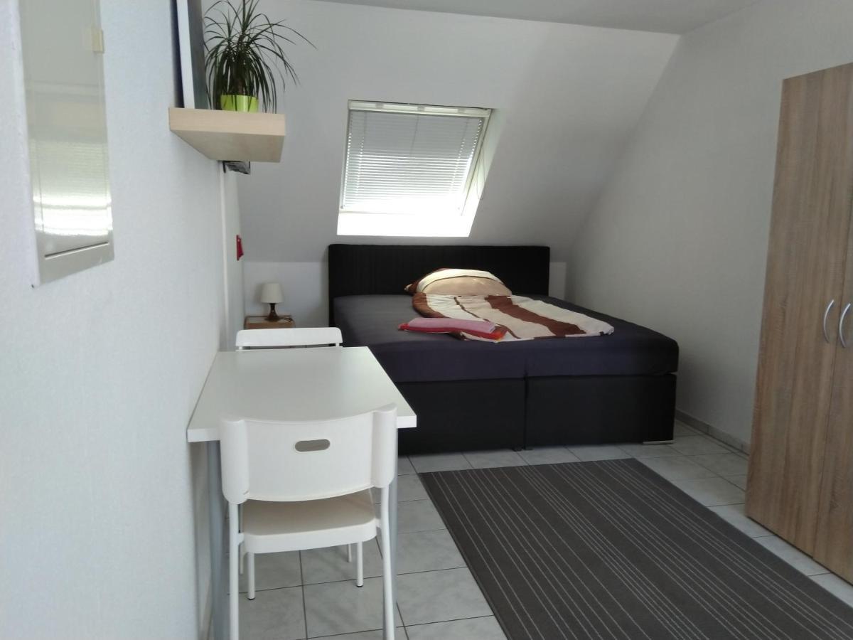 White House 'privatzimmer' * City Airport Mannheim
